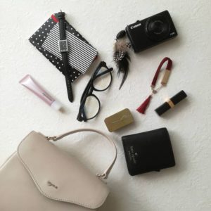 副題に高級感ある素材を配置