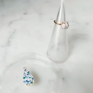 アングルは主役が目立つように