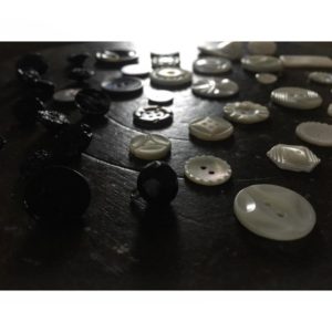 アンティーク小物でエレガントさを演出